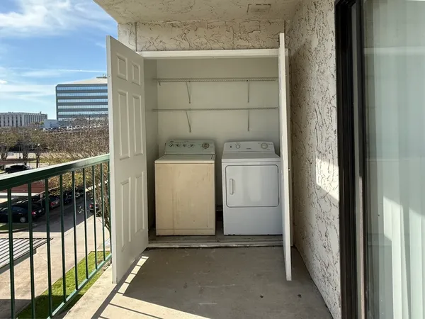 a view of utility room