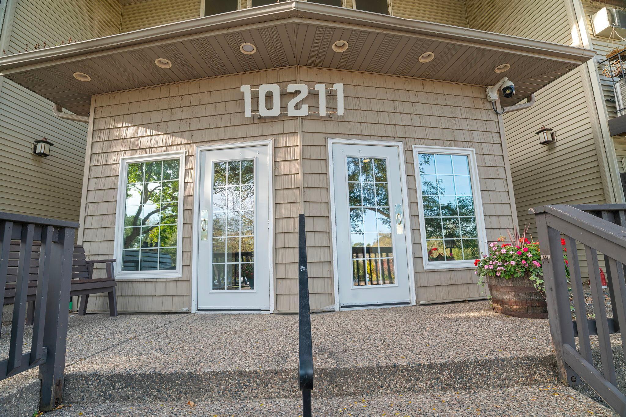 10211 Cedar Lake Road, Unit 208 Minnetonka, MN 55305 - Photo 1 of 25