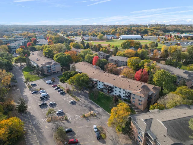 $100,000 | 10211 Cedar Lake Road, Unit 208, Minnetonka, MN 55305