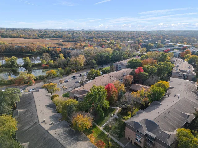 $100,000 | 10211 Cedar Lake Road, Unit 208, Minnetonka, MN 55305