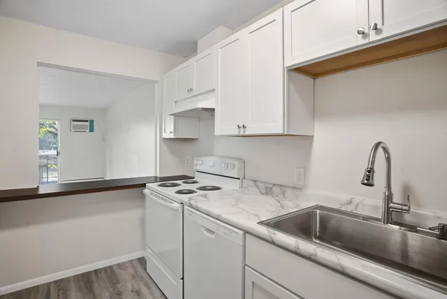 $100,000 | 10211 Cedar Lake Road, Unit 208, Minnetonka, MN 55305