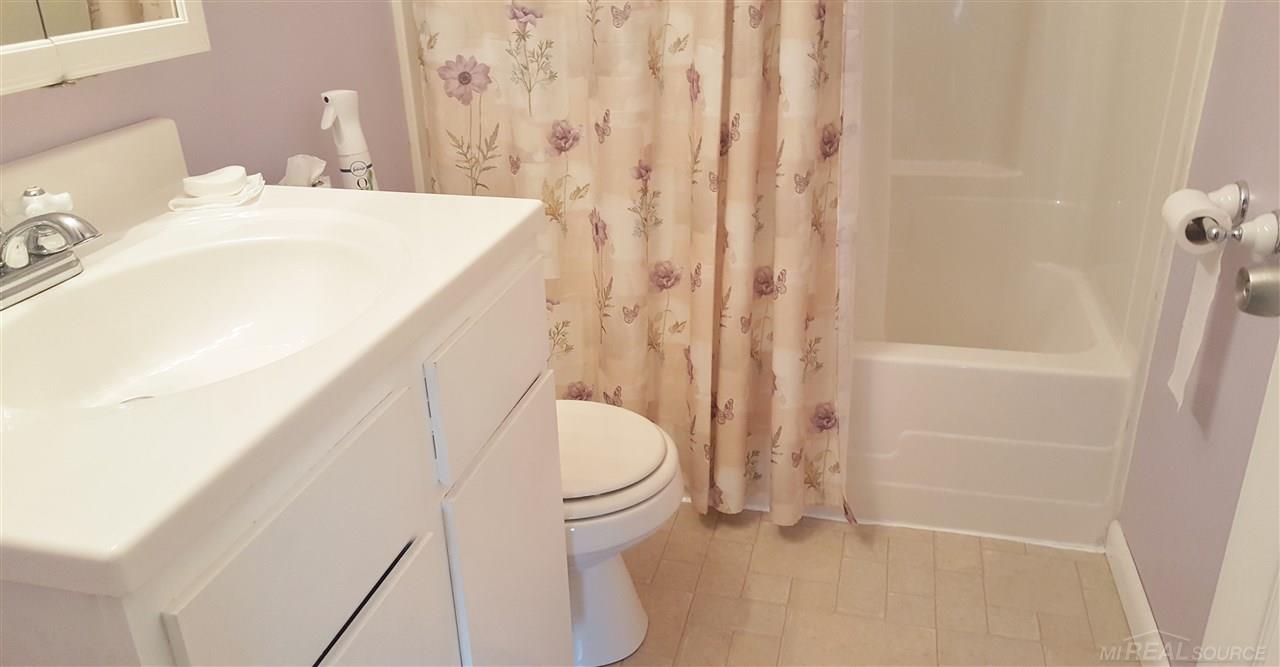 7343 Maplewood Road Lexington, MI 48450 - Photo 13 of 27 31388014-12.JPG