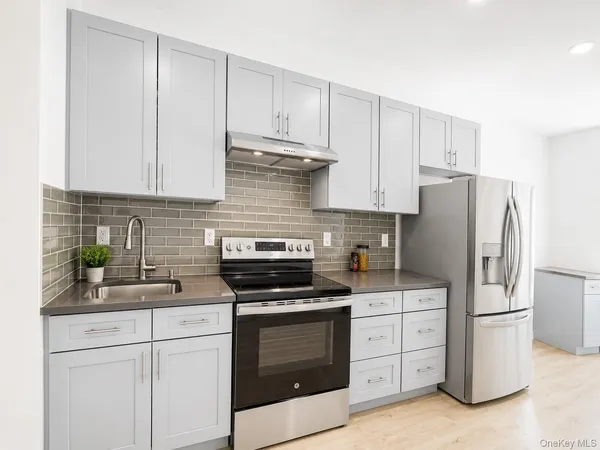 $3,400 | 69-46 64th Street, Unit 1R | Ridgewood
