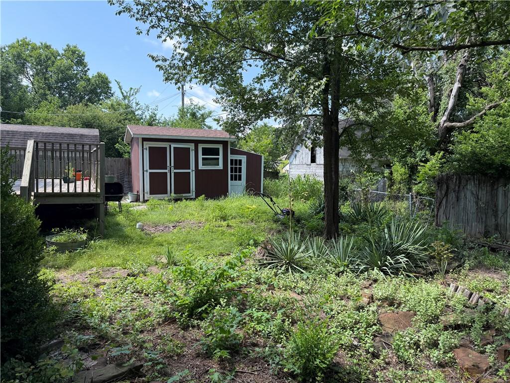 402 South Spring Street Caney, KS 67333 - Photo 11 of 31