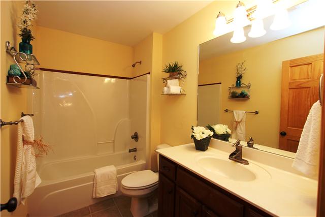 108 New Dawn Road Rockvale, TN 37153 - Photo 14 of 20 Upstairs bathroom