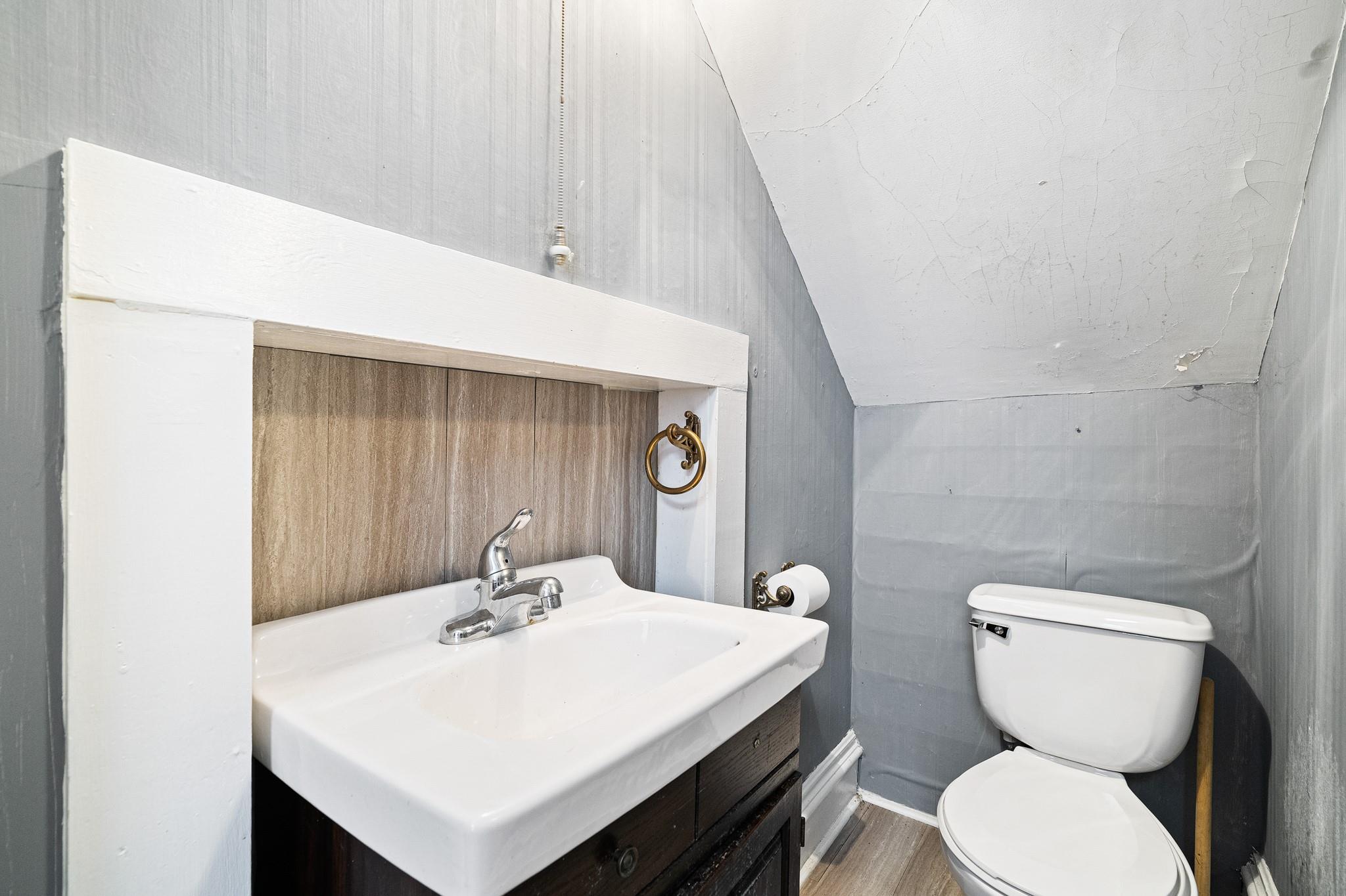 206 Greycourt Road, Unit 190 Chester, NY 10918 - Photo 21 of 49 a bathroom with a toilet a sink and a mirror