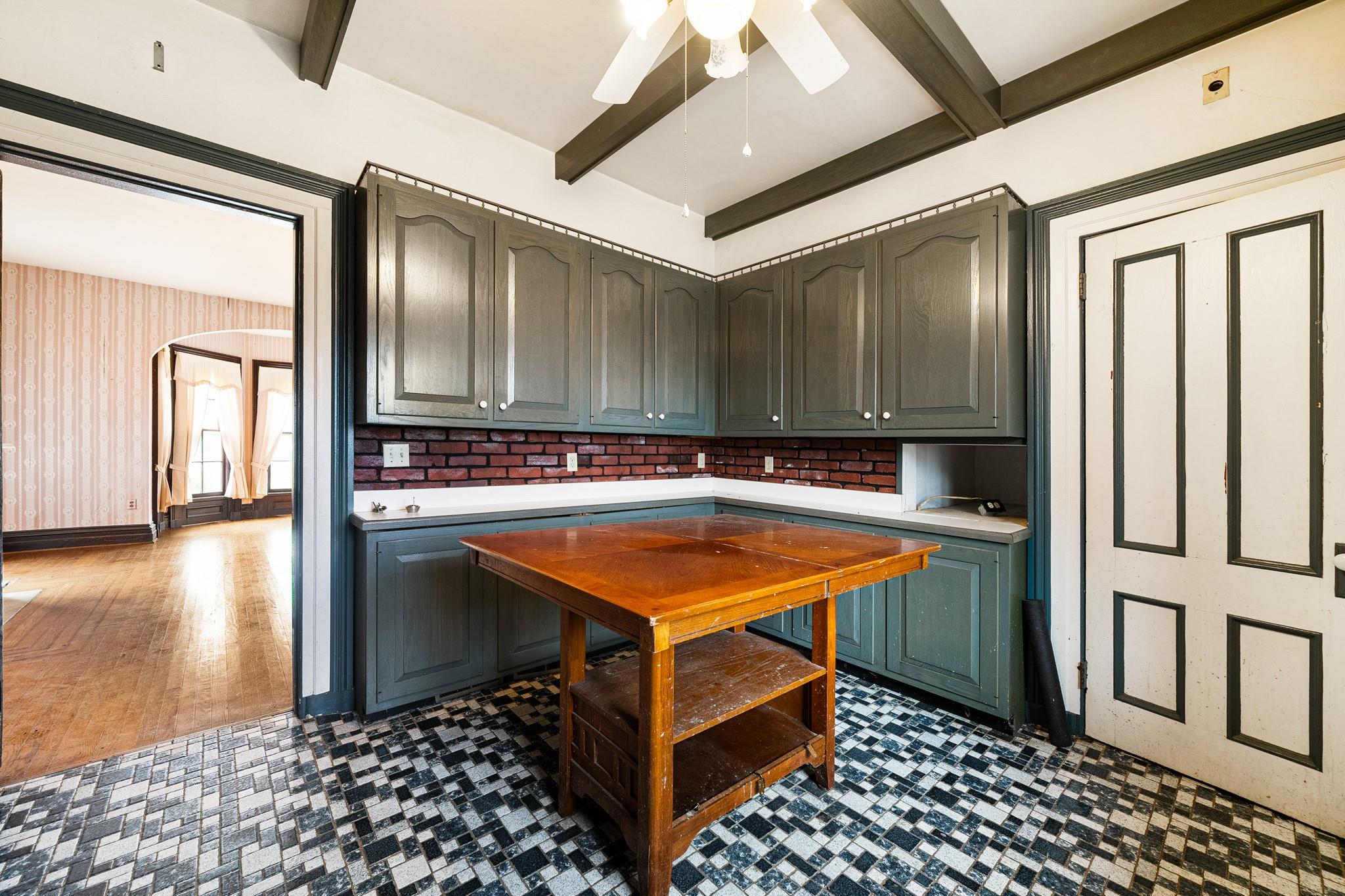 206 Greycourt Road, Unit 190 Chester, NY 10918 - Photo 38 of 49 a room with gym equipment and wooden floor