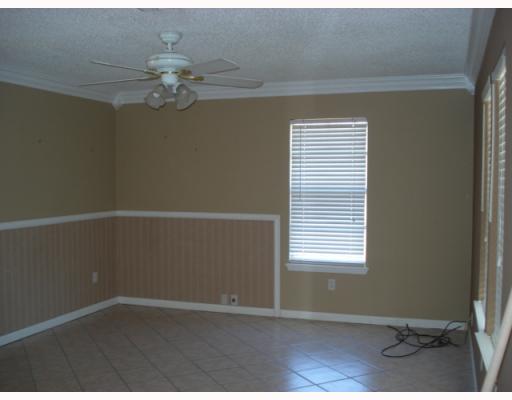 812 Lawrence Street Portland, TX 78374 - Photo 5 of 10 en empty room with windows
