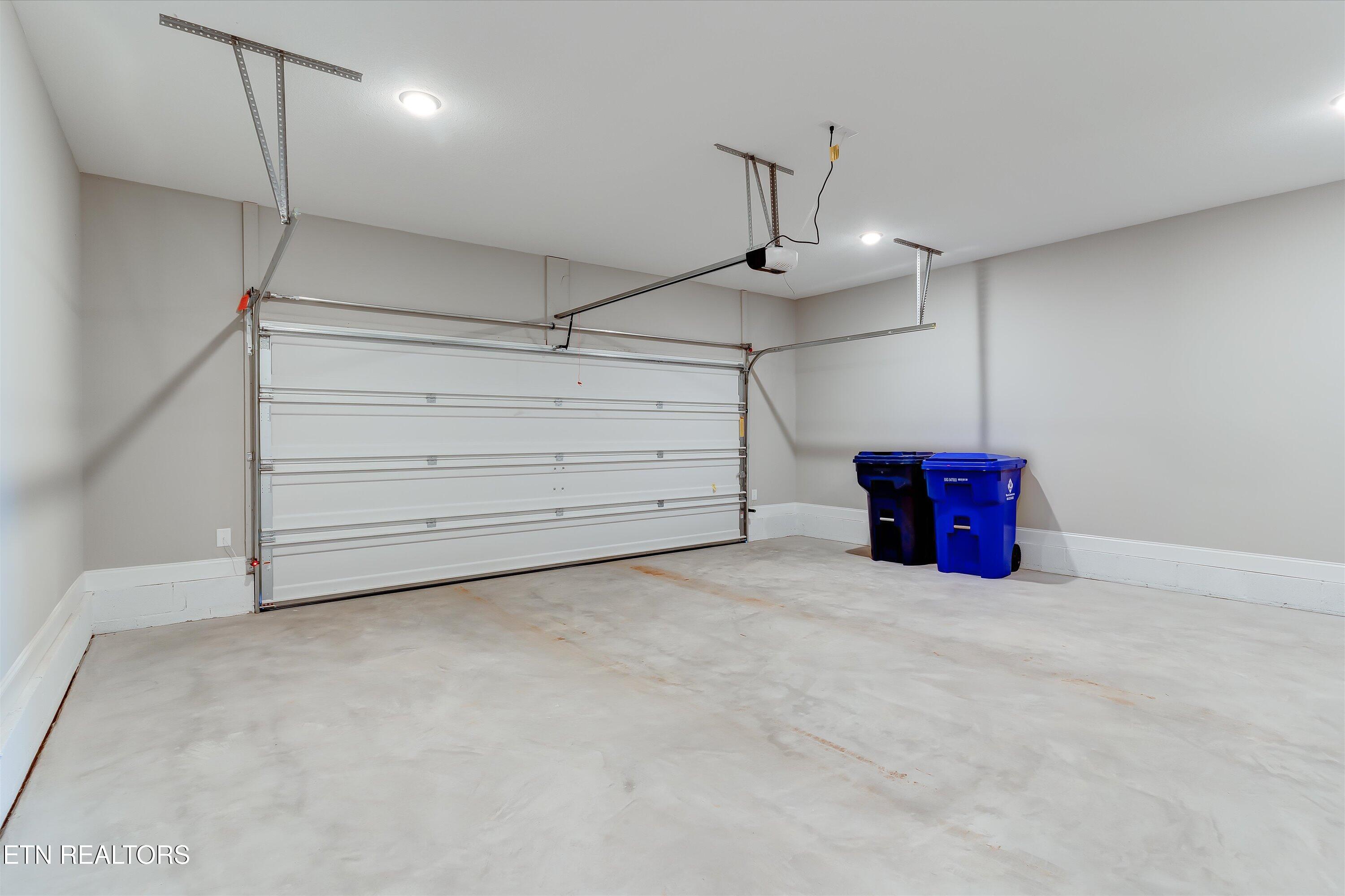 322 Broadberry Avenue Oak Ridge, TN 37830 - Photo 13 of 30 13-322 Broadberry Ave-13