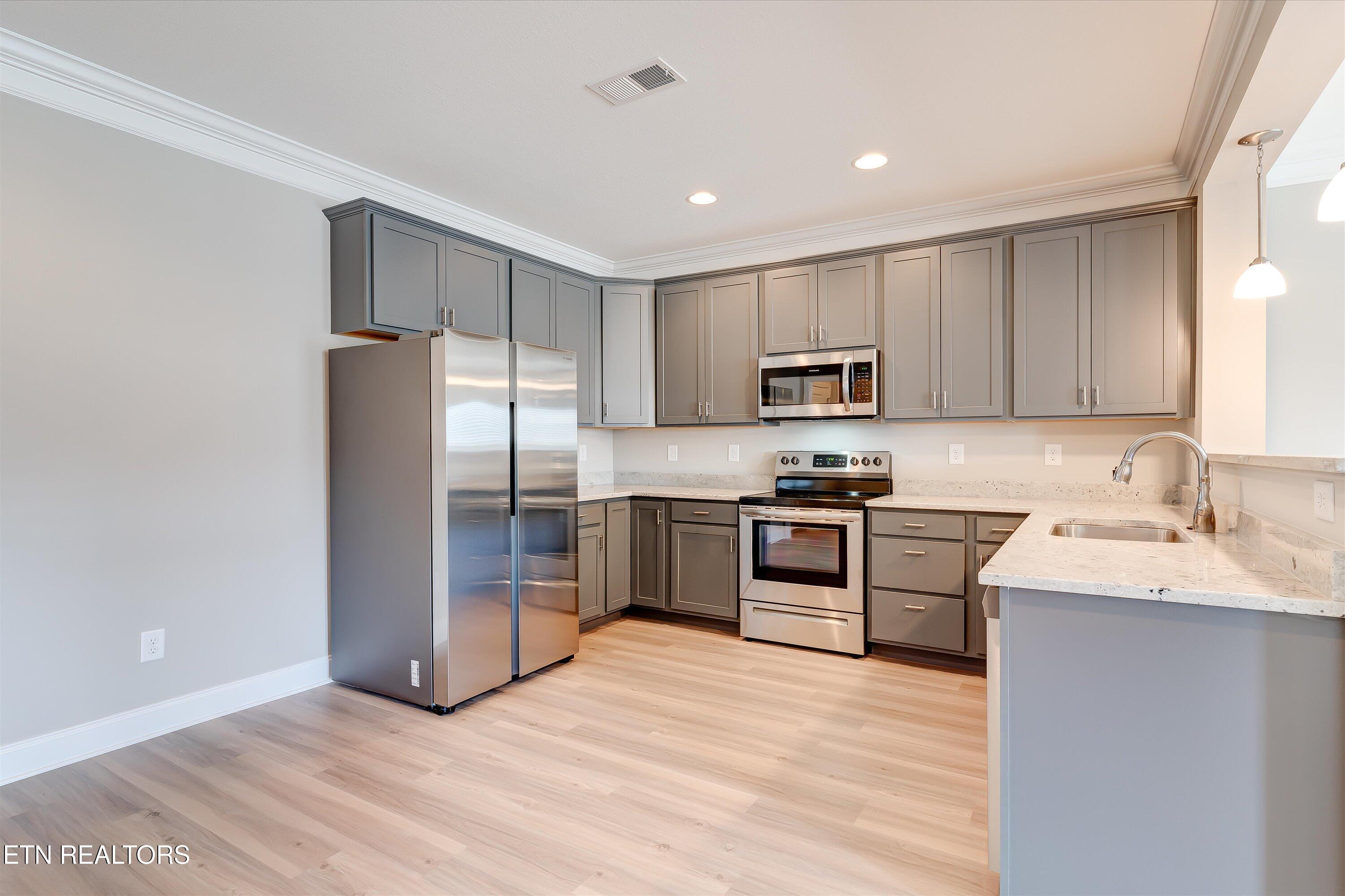 322 Broadberry Avenue Oak Ridge, TN 37830 - Photo 6 of 30 06-322 Broadberry Ave-6