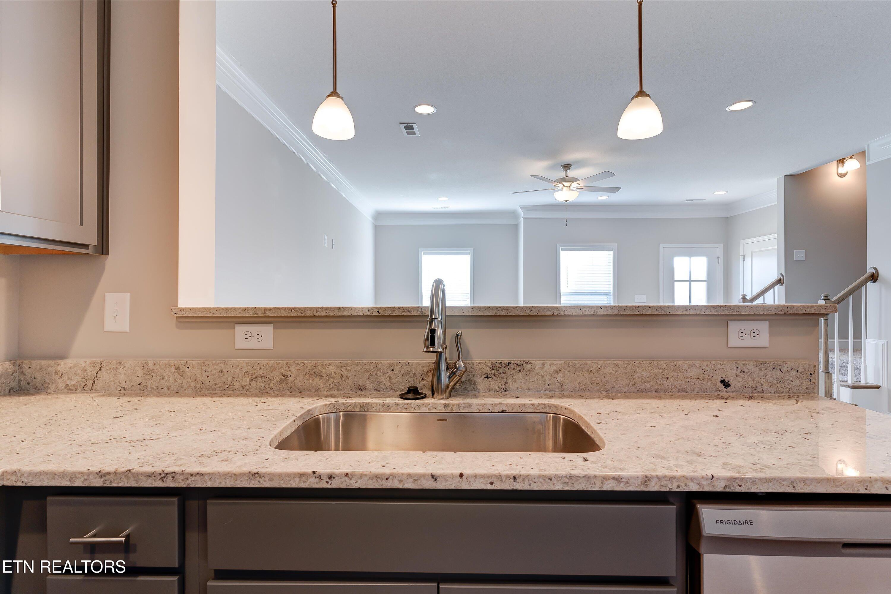 322 Broadberry Avenue Oak Ridge, TN 37830 - Photo 8 of 30 08-322 Broadberry Ave-8