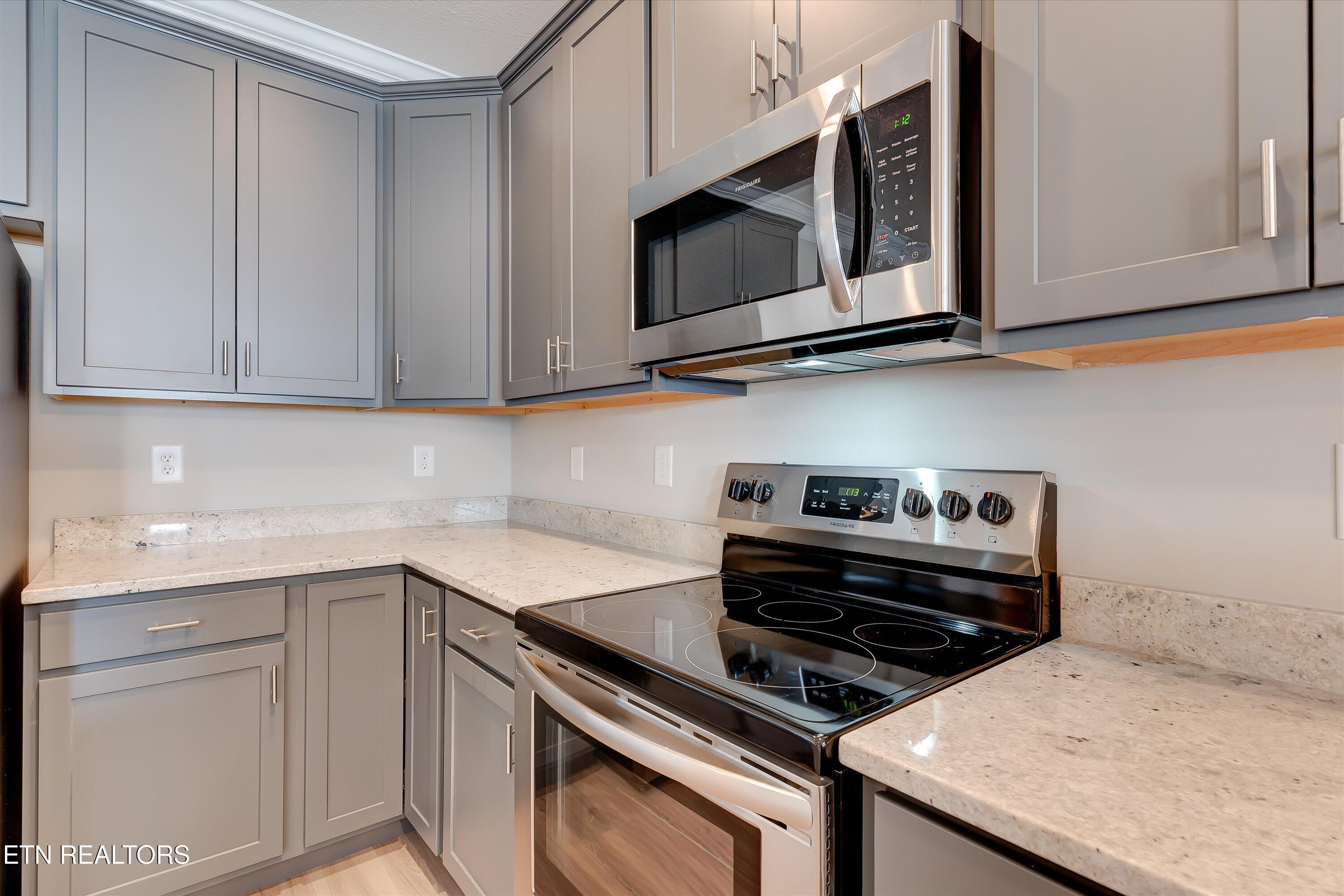 322 Broadberry Avenue Oak Ridge, TN 37830 - Photo 10 of 30 10-322 Broadberry Ave-10