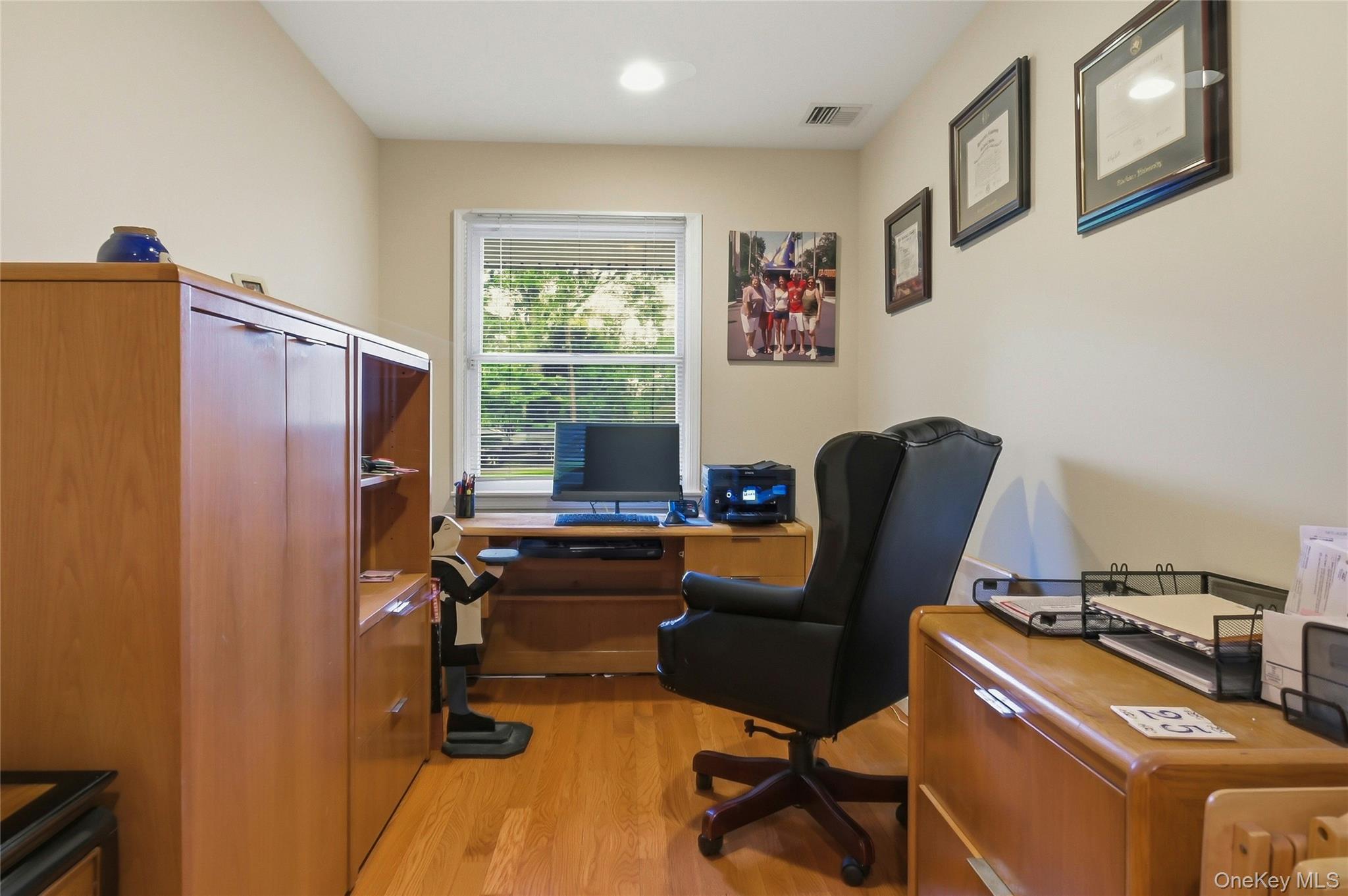 25 Edcris Lane Huntington, NY 11743 - Photo 25 of 40 Office
