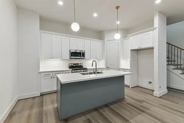 $2,998 | 7709 Earl Rudder Way, Houston, TX 77055