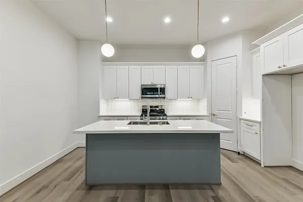 $2,998 | 7709 Earl Rudder Way, Houston, TX 77055