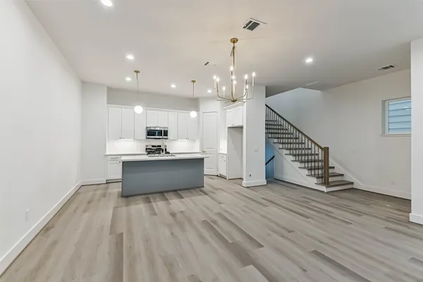 $2,998 | 7709 Earl Rudder Way, Houston, TX 77055