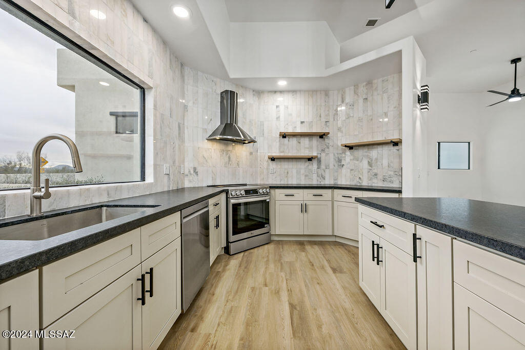 1030 West Roller Coaster Road Tucson, AZ 85704 - Photo 5 of 37 Gallery Image 5