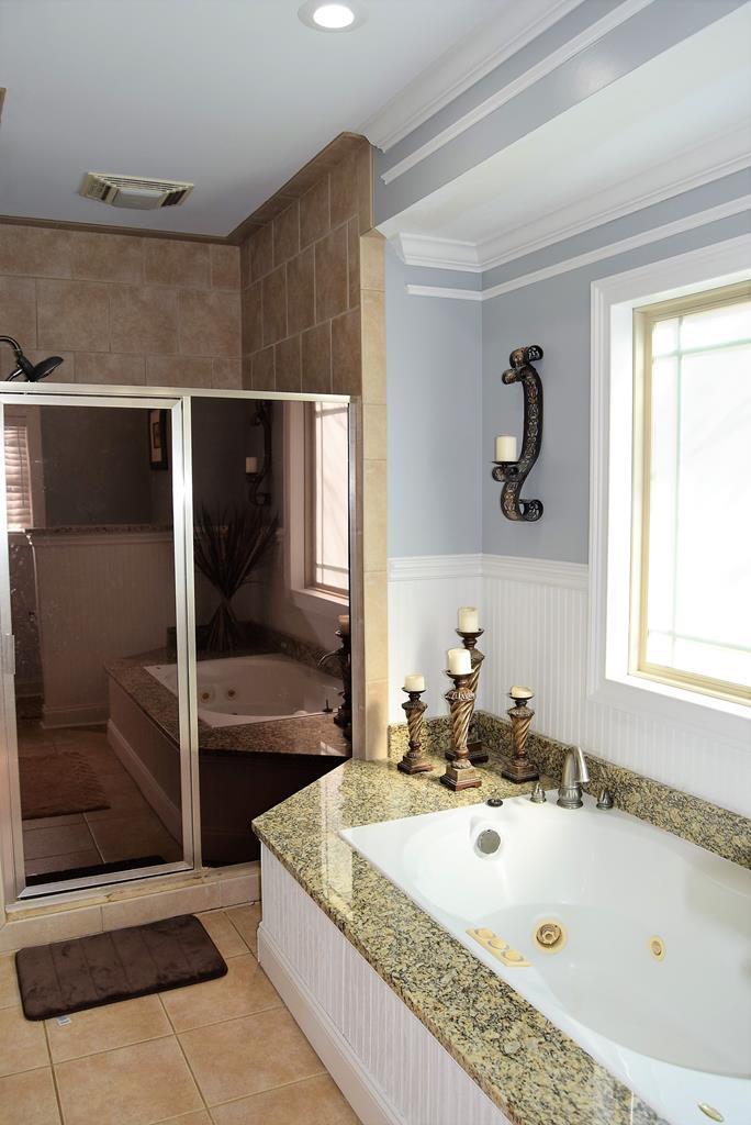 781 McKay Road Gray, GA 31032 - Photo 22 of 36 a bathroom with a tub a sink and mirror