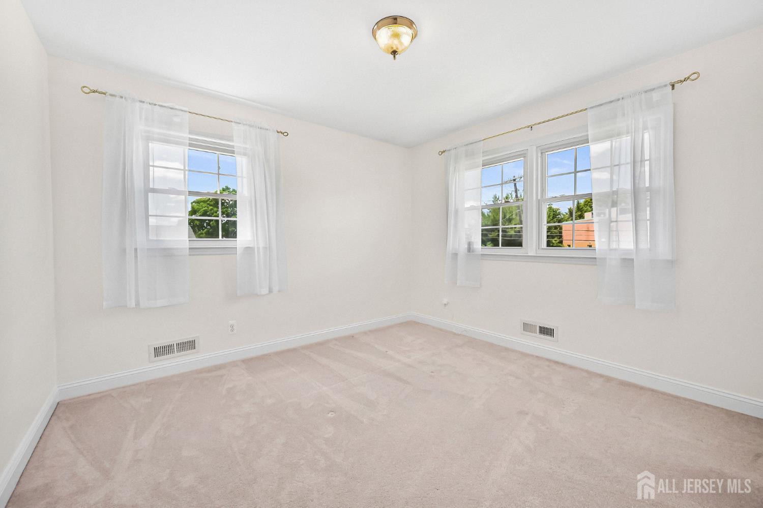 56 Corona Road East Brunswick, NJ 08816 - Photo 19 of 40