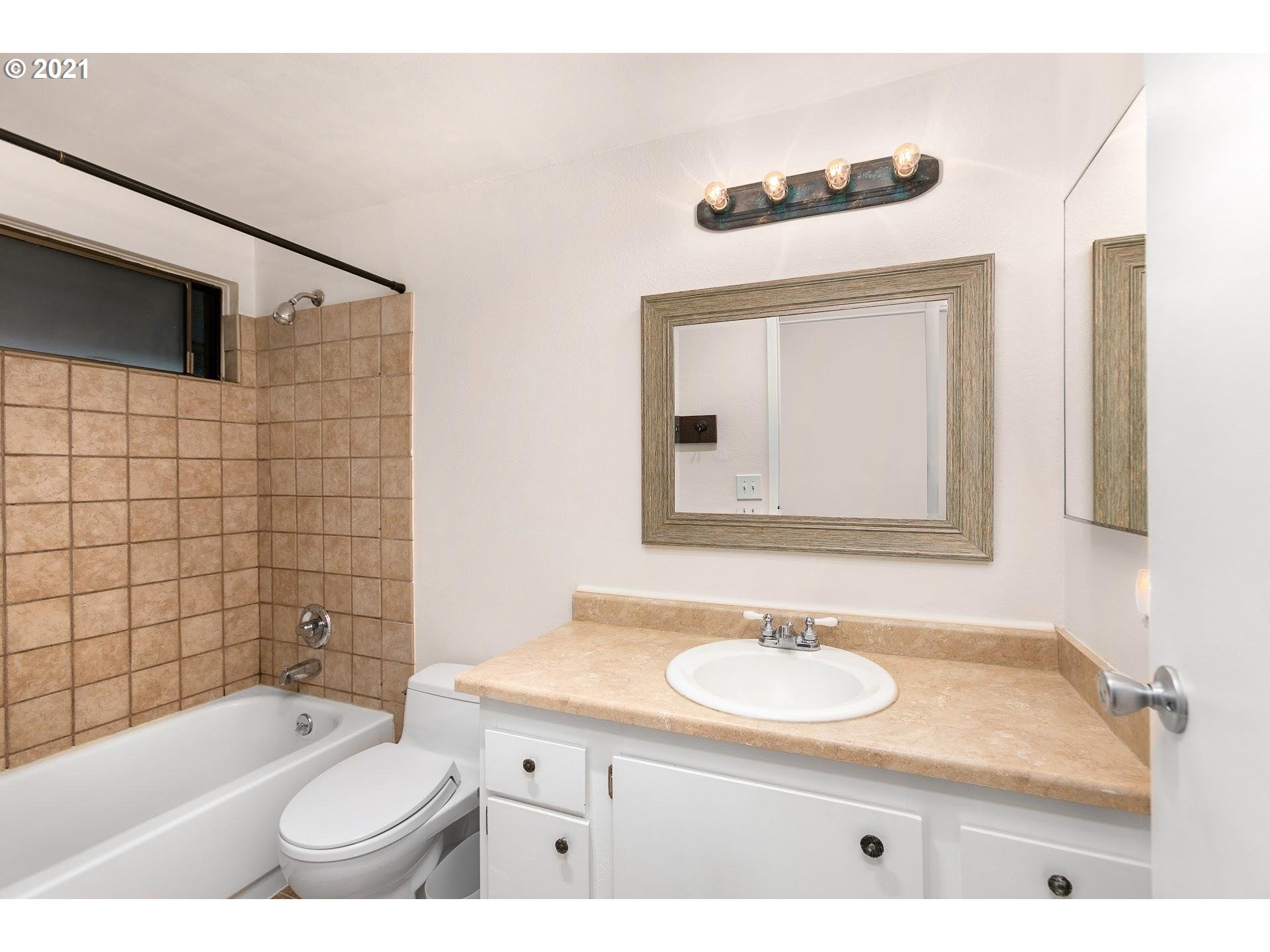 7530 Southwest Barnes Road, Unit C Portland, OR 97225 - Photo 18 of 25 Gallery Image 18
