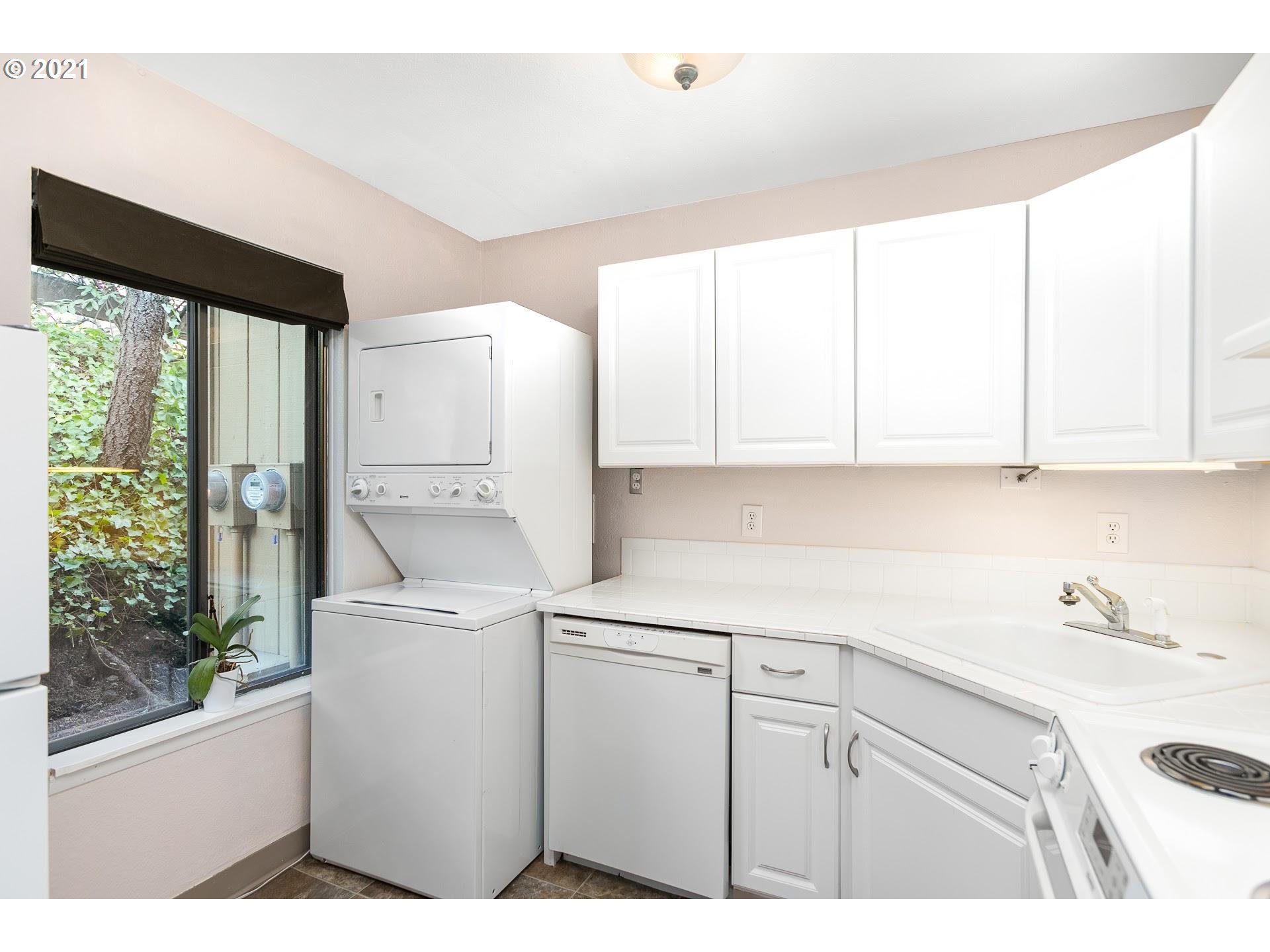 7530 Southwest Barnes Road, Unit C Portland, OR 97225 - Photo 8 of 25 Gallery Image 8