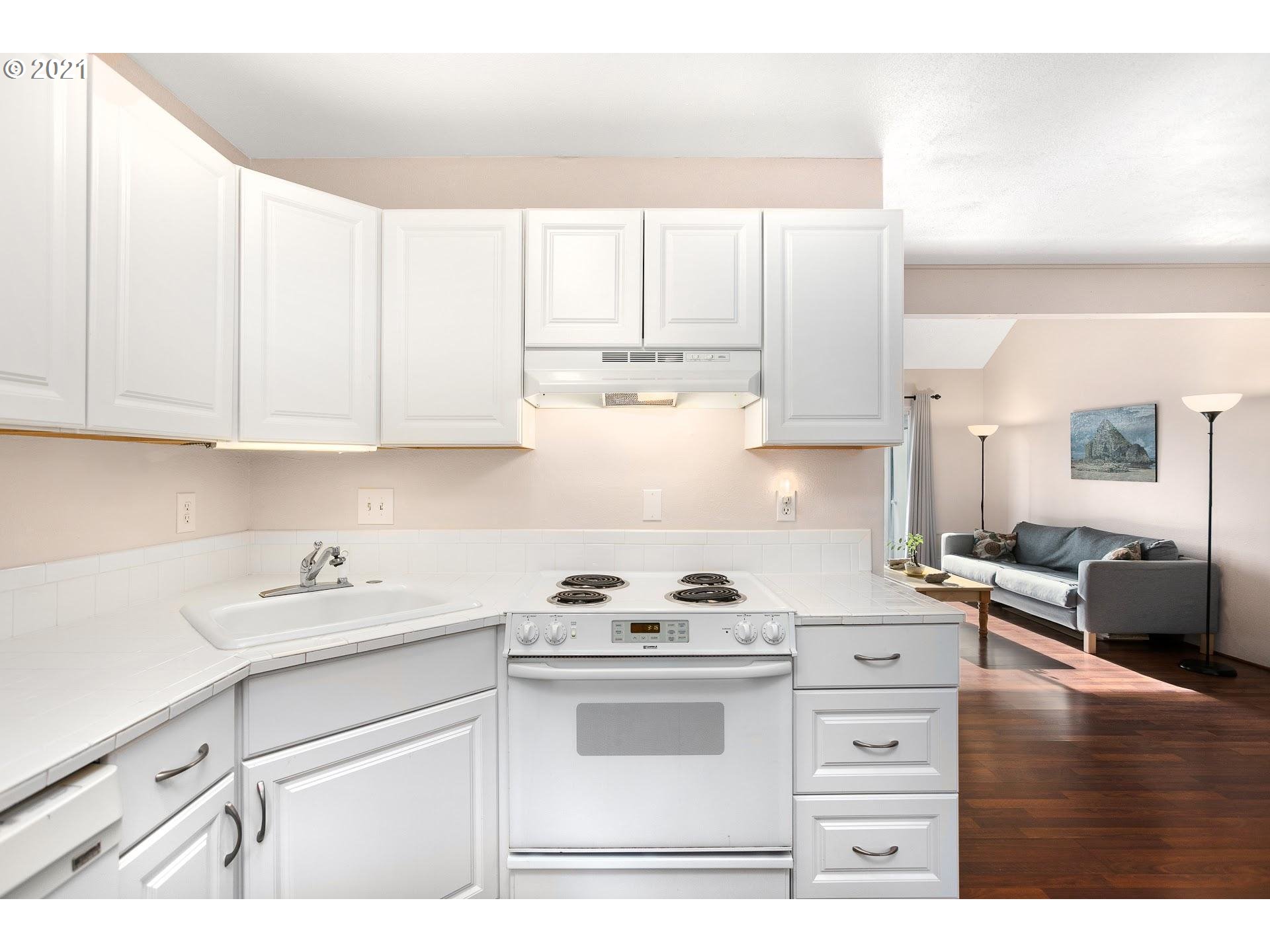 7530 Southwest Barnes Road, Unit C Portland, OR 97225 - Photo 9 of 25 Gallery Image 9