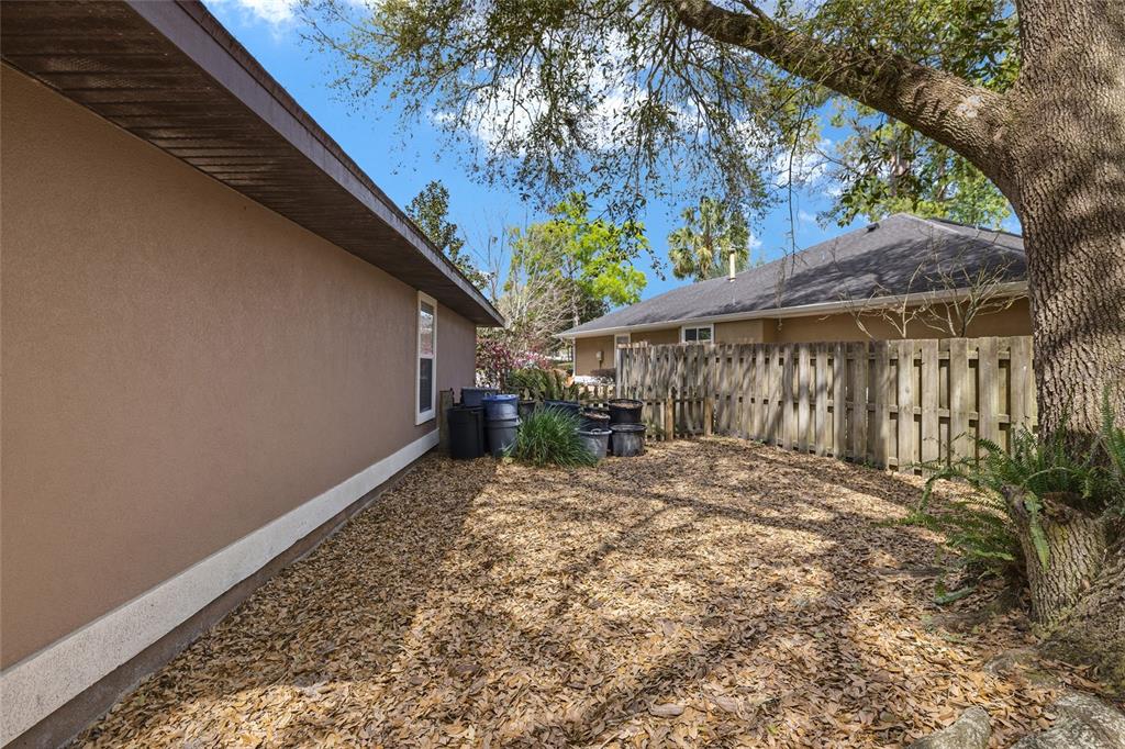 1128 Southwest 82 Terrace Gainesville, FL 32607 - Photo 33 of 37