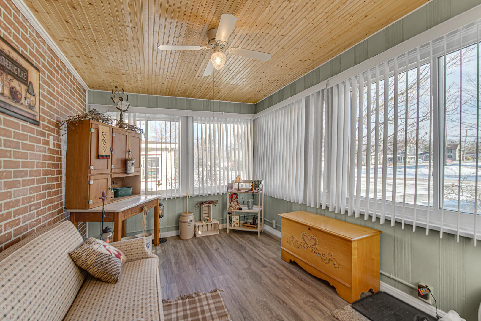 10 North Michigan Street La Crosse, IN 46348 - Photo 4 of 21 a room with furniture and windows