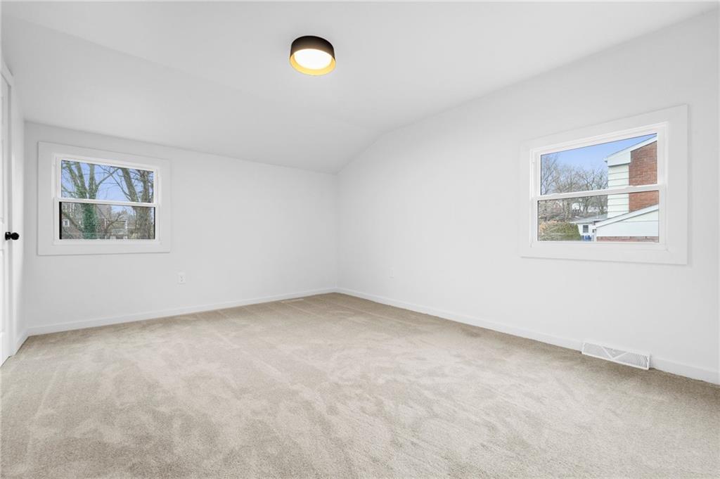 566 Kelso Road Pittsburgh, PA 15243 - Photo 32 of 40 an empty room with a window