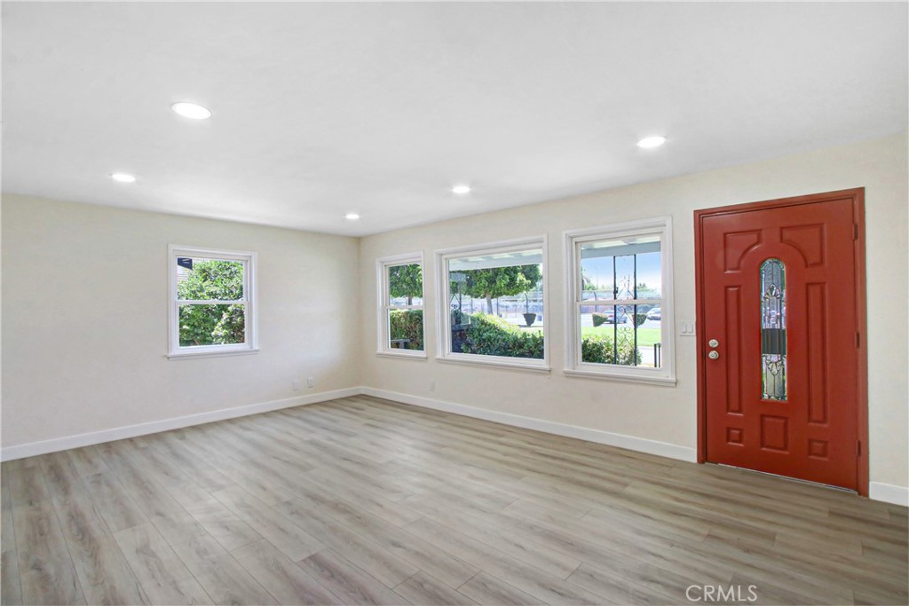 3879 Dykes Lane Riverside, CA 92503 - Photo 2 of 37