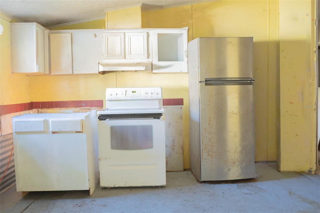 5013 Greenbriar Road Lakeland, FL 33810 - Photo 31 of 34 a utility room with dryer and washer