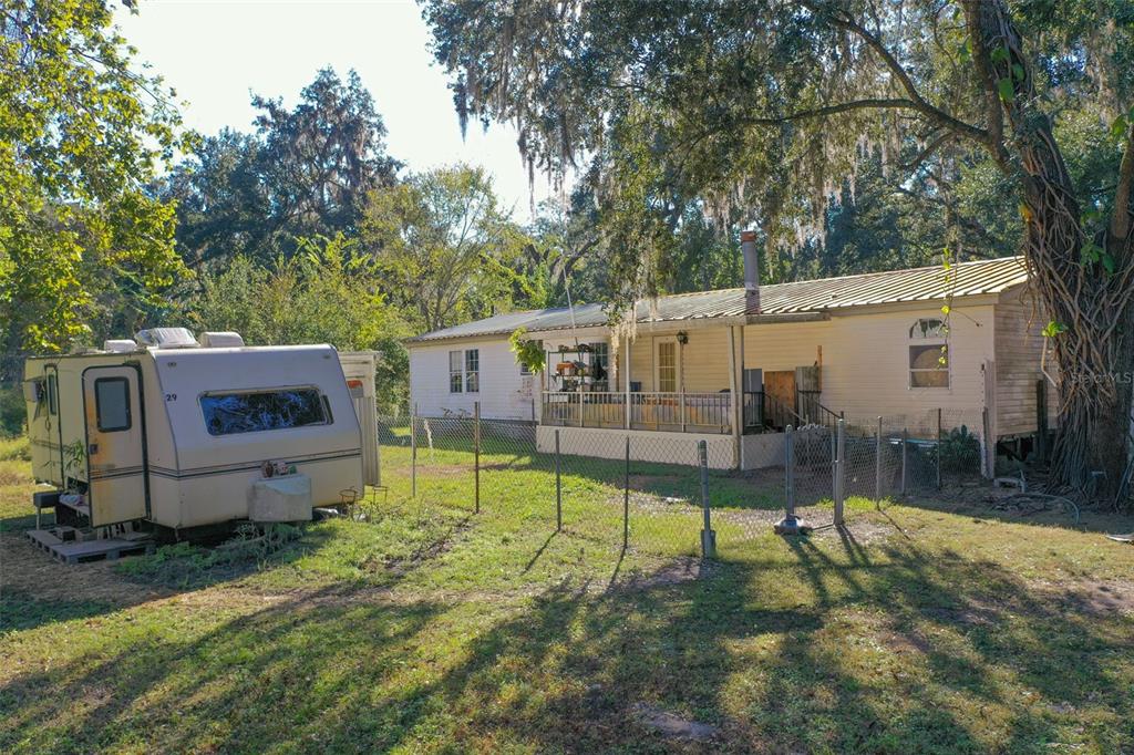 5013 Greenbriar Road Lakeland, FL 33810 - Photo 10 of 34 a view of a backyard with a garden and plants