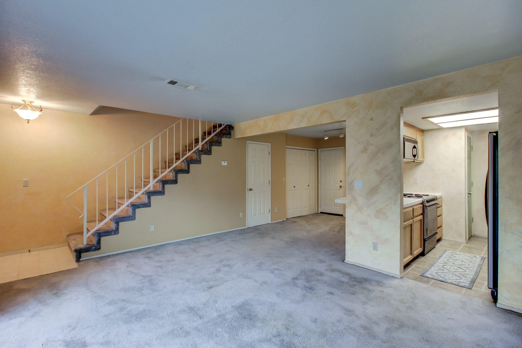 200 Ridgetop Drive, Unit 3 Redding, CA 96003 - Photo 4 of 19 Living & Dining Area