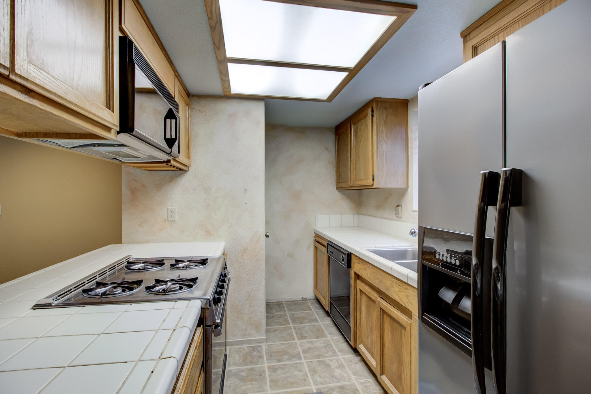 200 Ridgetop Drive, Unit 3 Redding, CA 96003 - Photo 8 of 19 Built in Micro