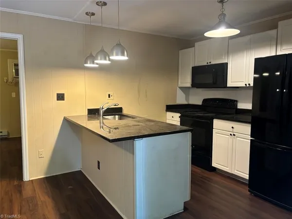 $825 | 4295 Brownsboro Road, Unit 4, Winston-Salem, NC 27106