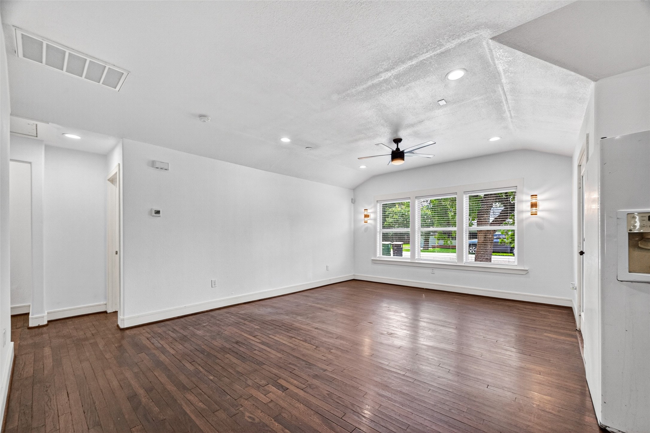 7030 Sidney Street Houston, TX 77021 - Photo 9 of 32