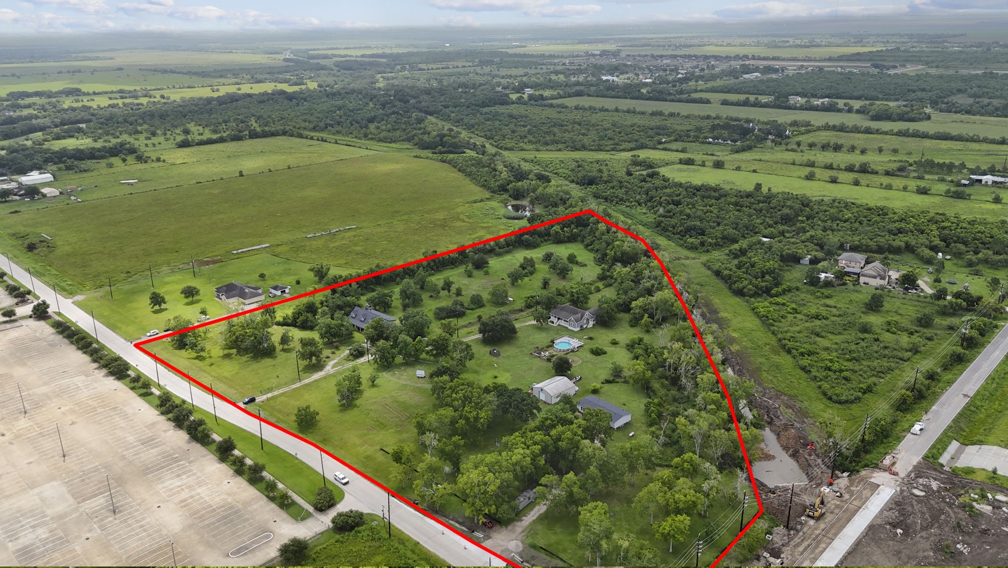4322 County Road 64 Rosharon, TX 77583 - Photo 2 of 46 3 dwellings and a barn exist on this prime piece of property