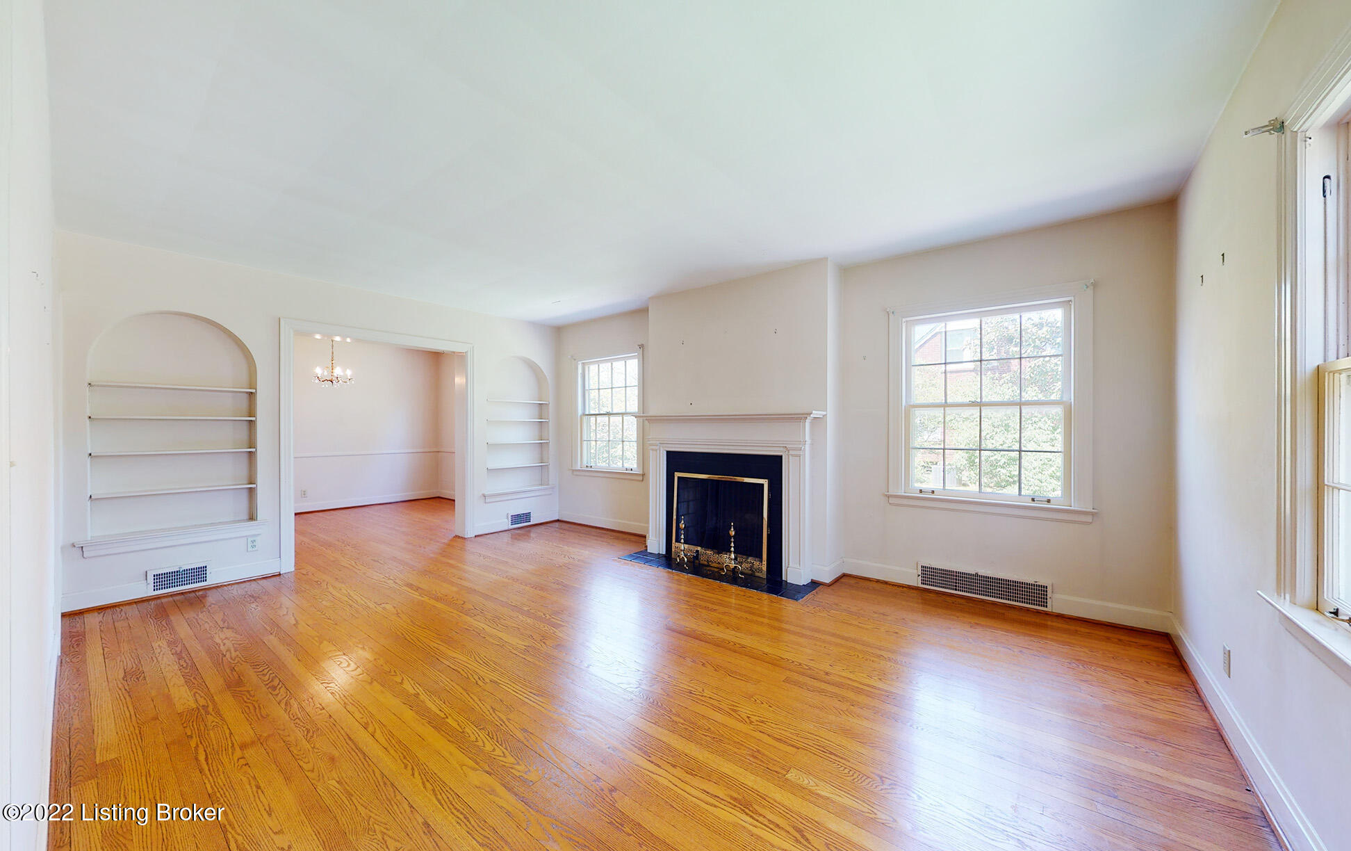 520 Dover Road Louisville, KY 40206 - Photo 6 of 62 Windows Have a Northern Exposure