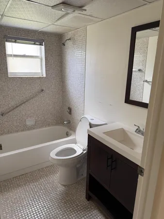 $1,500 | 390 Burgundy I, Delray Beach, FL 33484