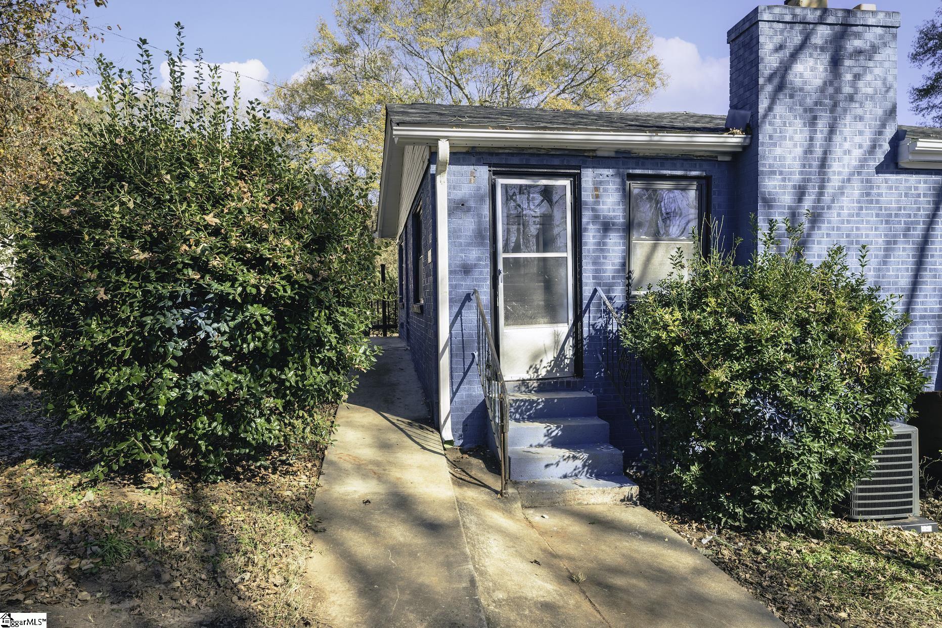 2821 Anderson Road Greenville, SC 29611 - Photo 4 of 22 Gallery Image 4