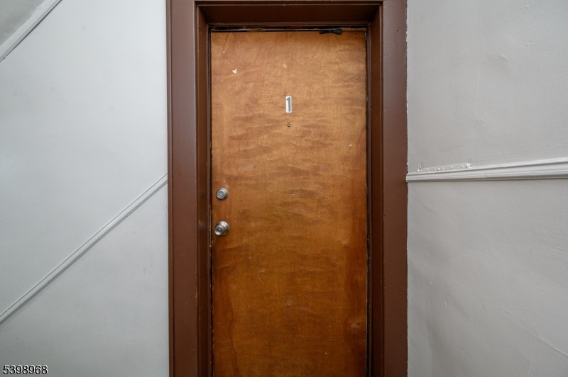 427 North 12th Street Newark, NJ 07107 - Photo 2 of 50 a bathroom with a shower