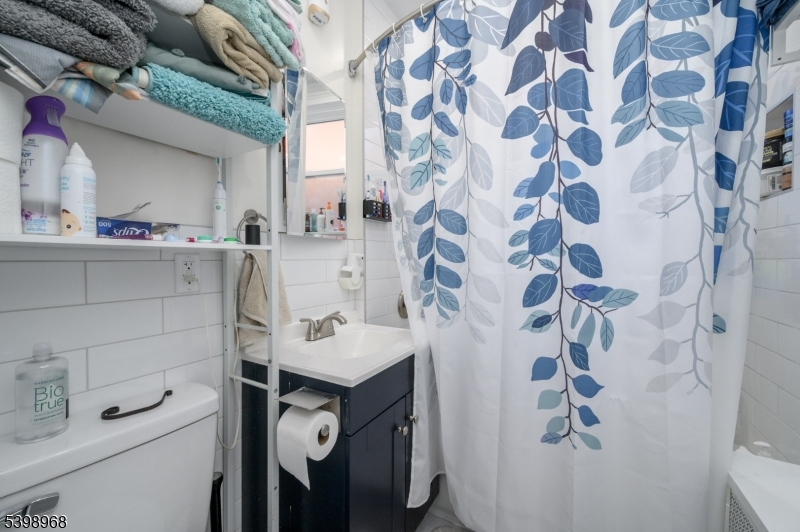 427 North 12th Street Newark, NJ 07107 - Photo 31 of 50 a utility room with dryer and washer