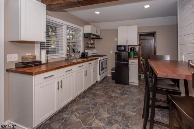 $379,000 | 1230 Highway 23, Wantage, NJ 07461