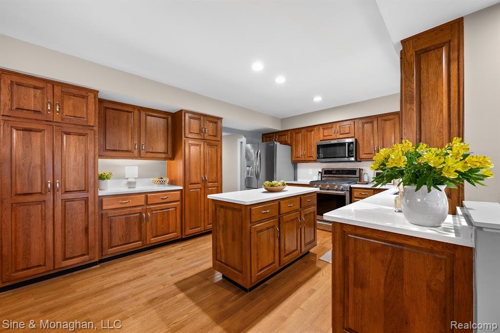 210 Mead Road Rochester Hills, MI 48306 - Photo 7 of 56