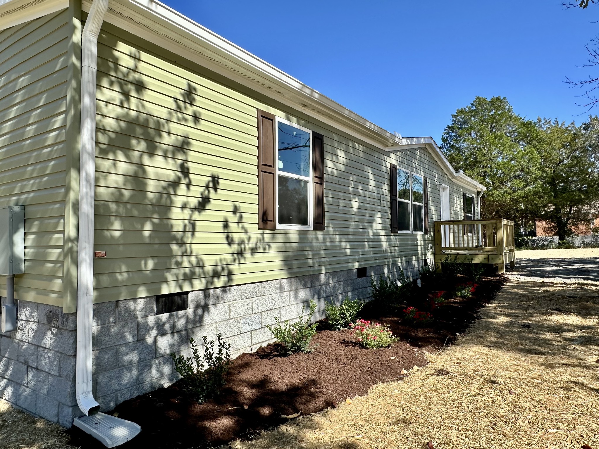 1739 Fairfield Road Westmoreland, TN 37186 - Photo 3 of 28 a front view of a house with a yard