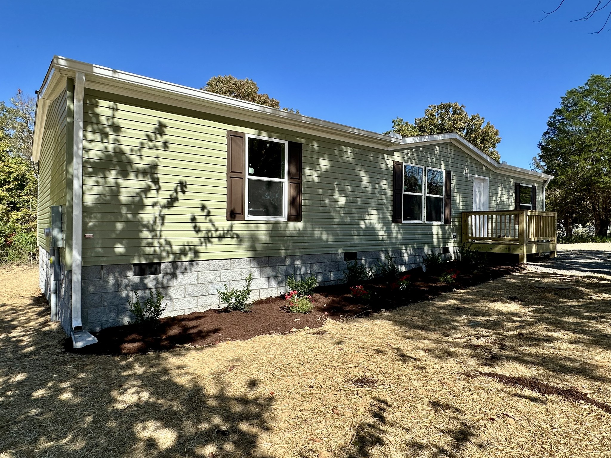 1739 Fairfield Road Westmoreland, TN 37186 - Photo 4 of 28 a front view of a house with a yard