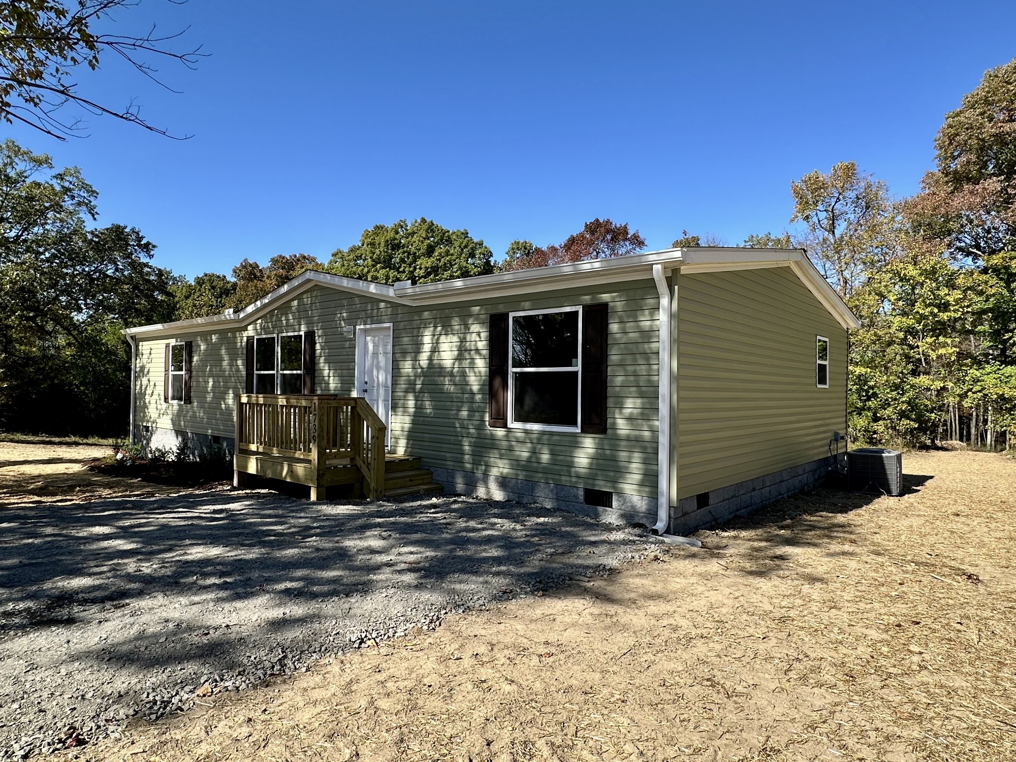 1739 Fairfield Road Westmoreland, TN 37186 - Photo 5 of 28 a front view of a house with a yard