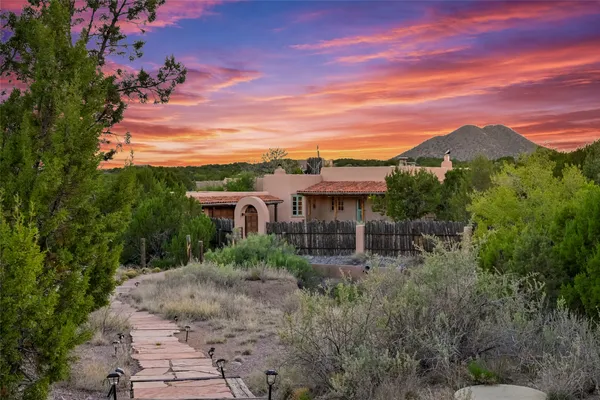$1,595,000 | 10 Miners Trail, Santa Fe, NM 87508