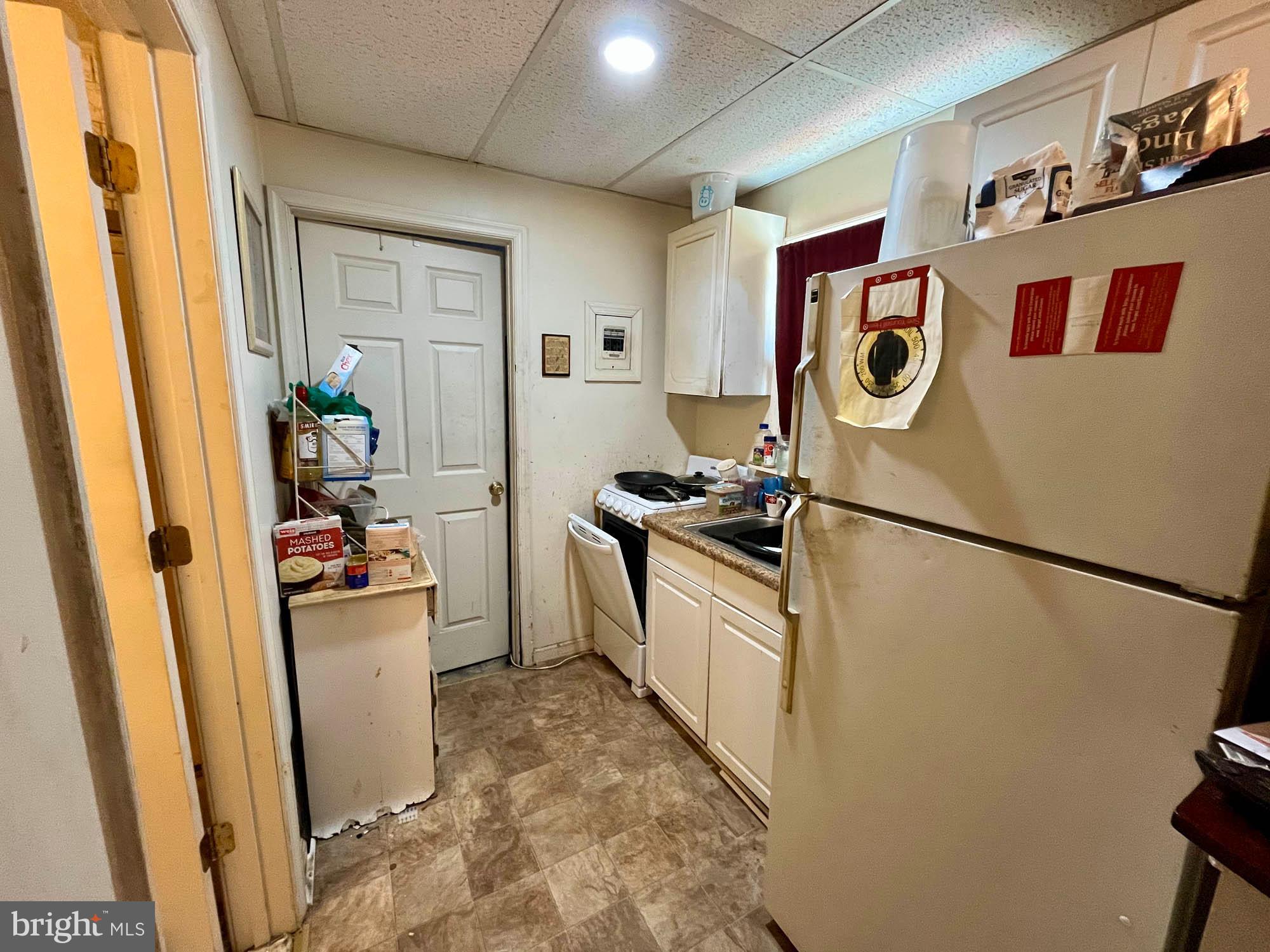 1725 Earhart Road Baltimore, MD 21221 - Photo 33 of 48 a kitchen with stainless steel appliances granite countertop a refrigerator and a stove