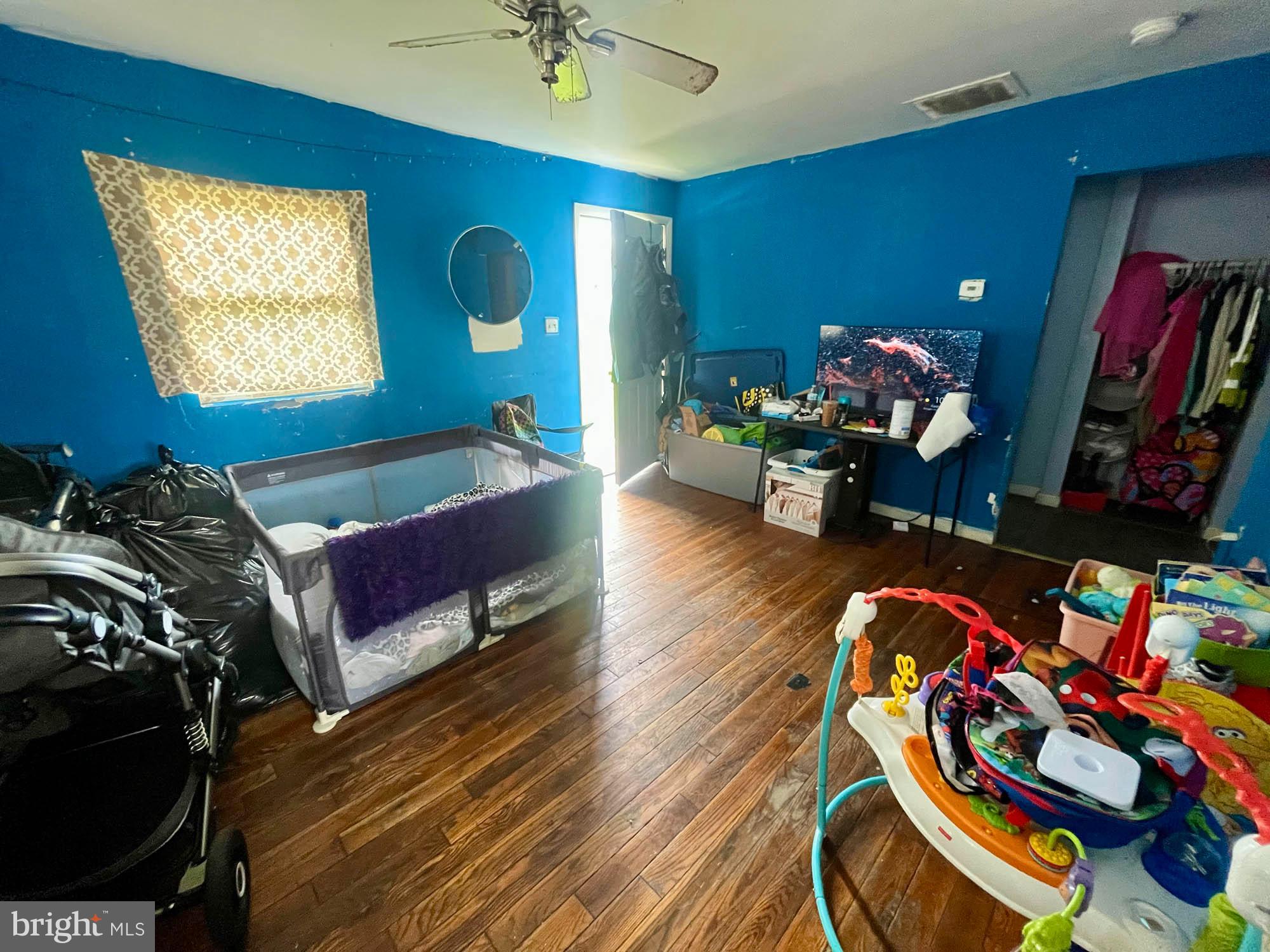 1725 Earhart Road Baltimore, MD 21221 - Photo 6 of 48 a living room with furniture and a flat screen tv